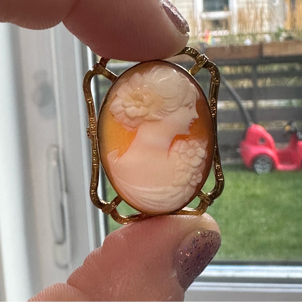 10K gold and shell authentic cameo brooch pin stunning heirloom piece